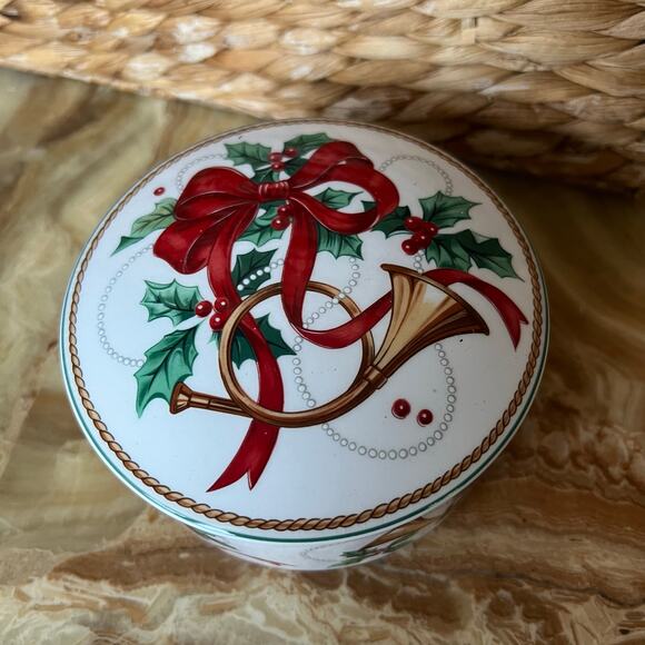 French Horn Holiday Covered Trinket Dish - Picture 1 of 7